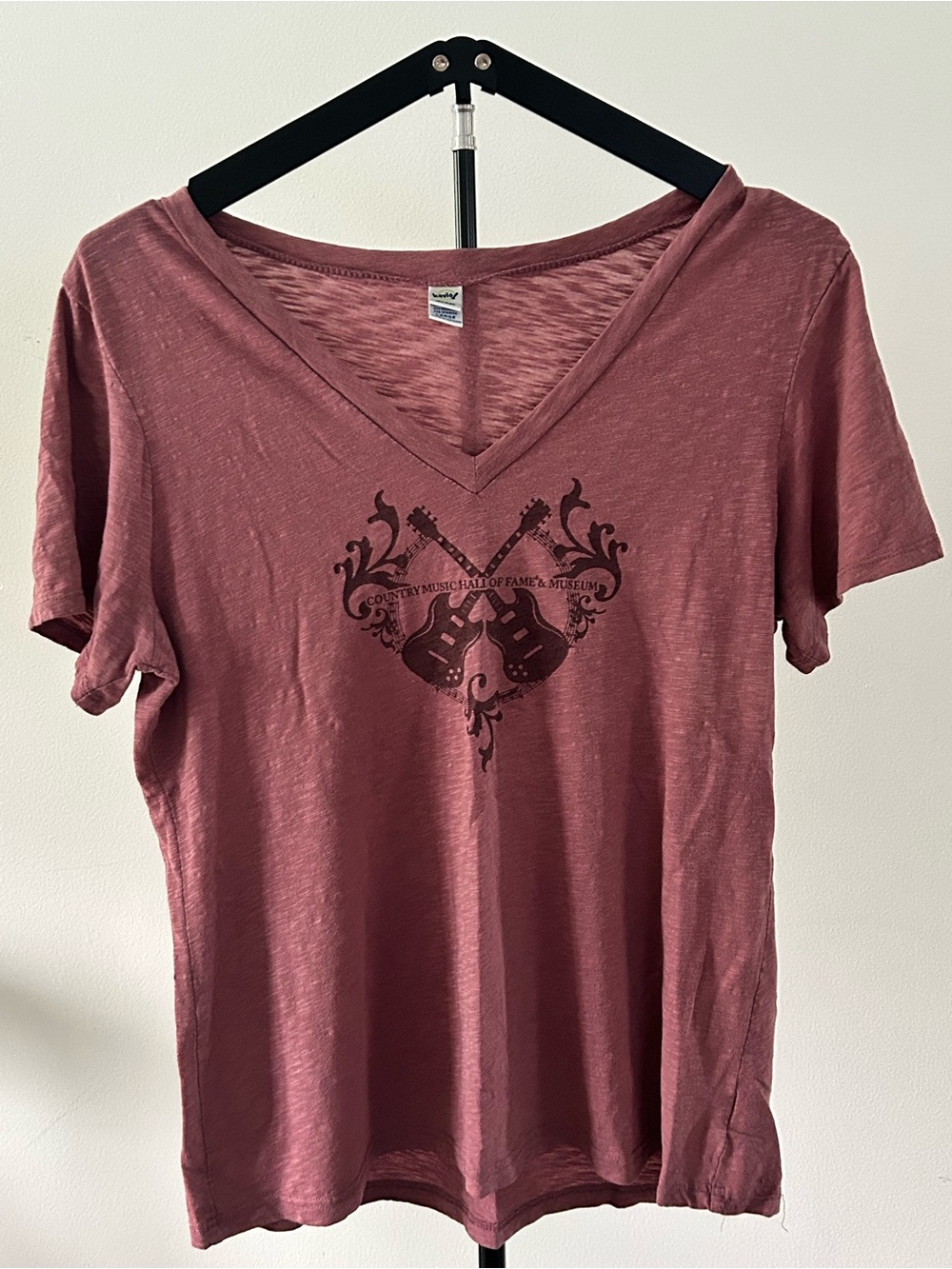 Women's V-Neck Graphic Tee in Dusty Rose